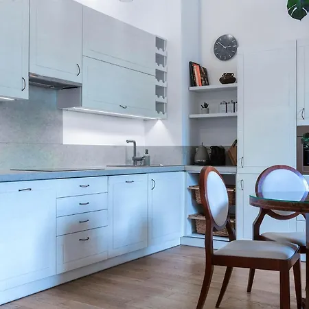 Grand Theatre Premium Apartment. Super Central. *